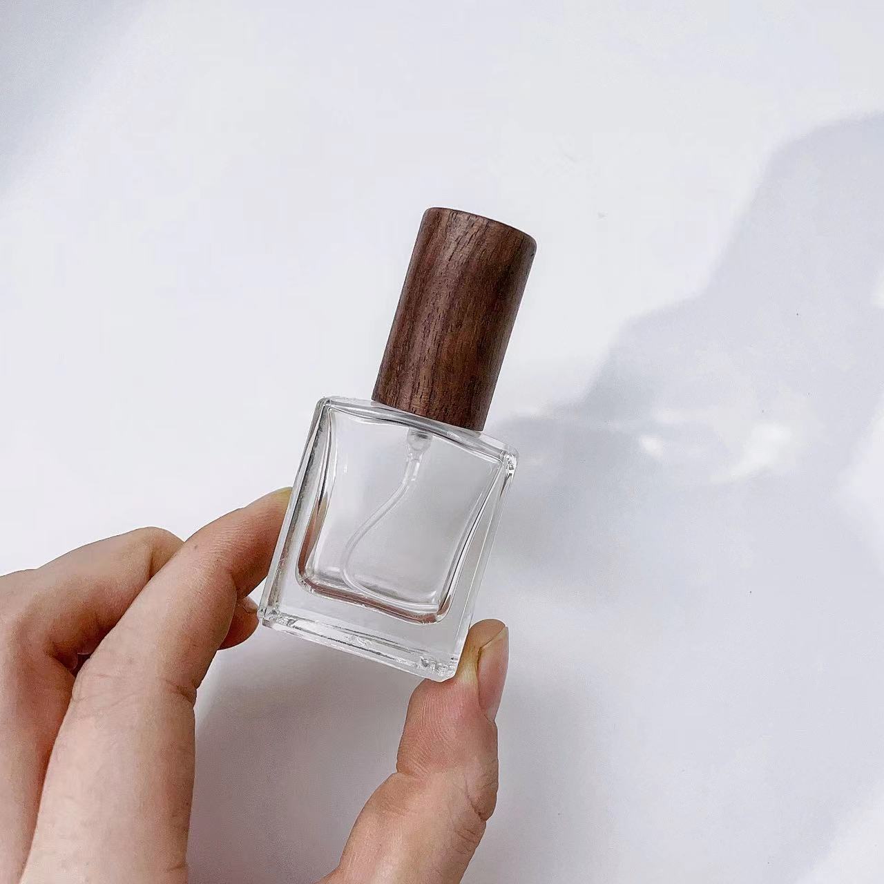 Flacone Spray per profumo in v - Perfume Fragrance Machine recensione e prezzo