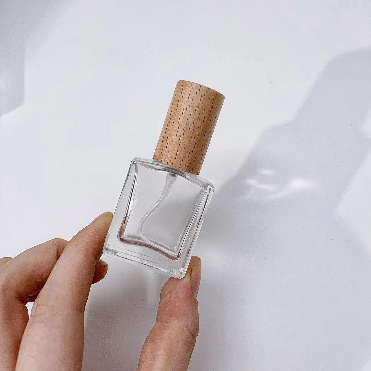 Flacone Spray per profumo in v - Perfume Fragrance Machine recensione e prezzo